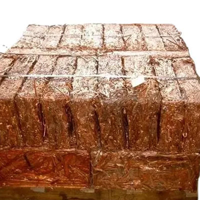1 톤은 음란 없이 굴려진 스크랩 구리 벌거벗은 밝은 동선을 뜨겁게 합니다