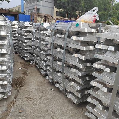 압연 다듬질 알루미늄은 A7 99.9와 매끄러운 A8 99.85% 합금을 금괴로 만듭니다